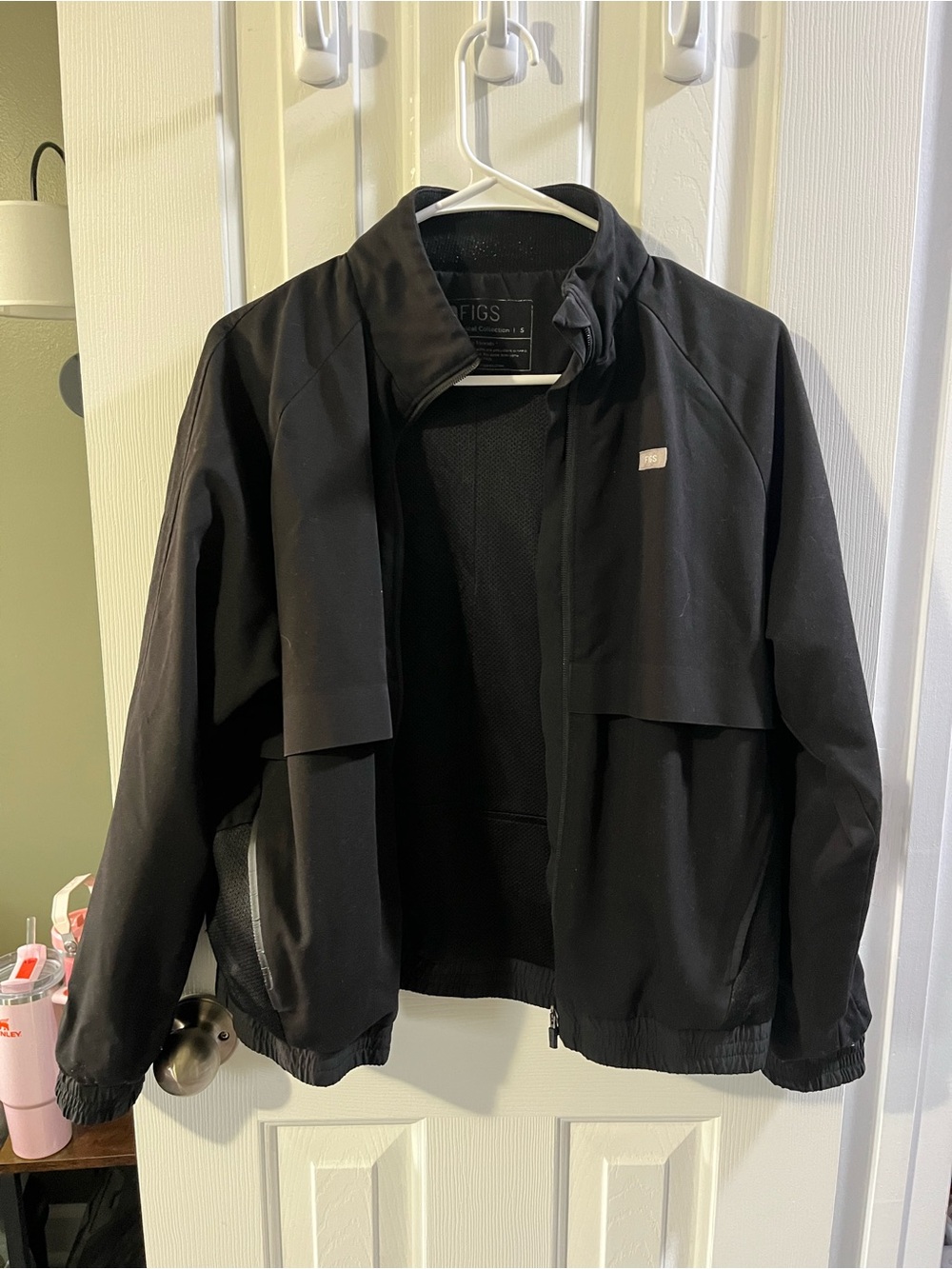 Figs women’s Black Windbreaker Jacket